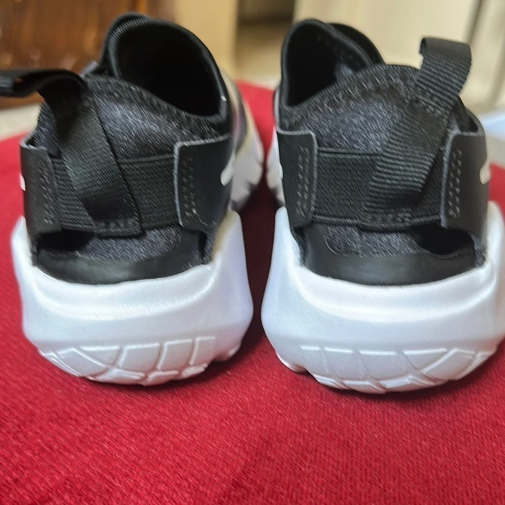 Black and White Nike Sneakers - Picture 6 of 9